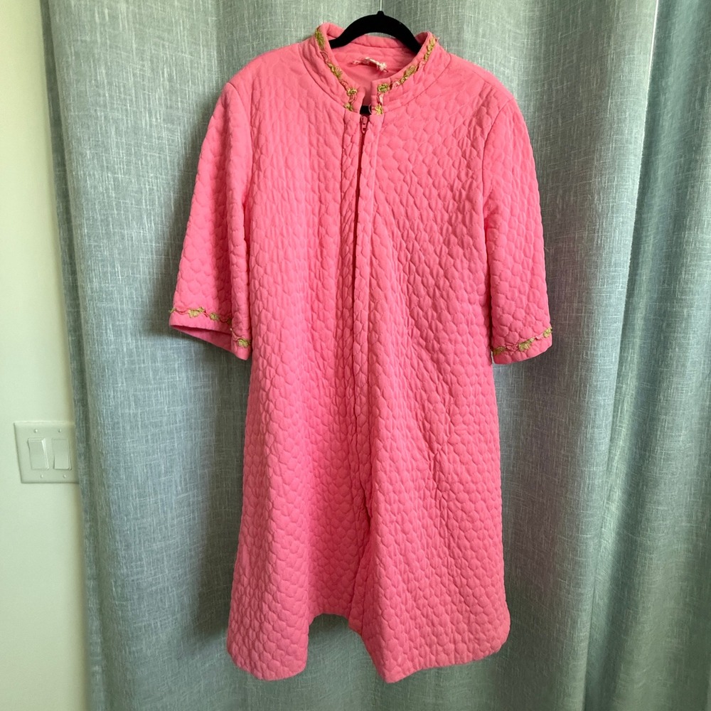 VTG 1950/60s Quilted Robe Womens M Pink Floral Embroidered Zip Front Lounger
